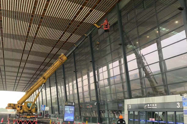 海沧玻璃幕墙维护和保养